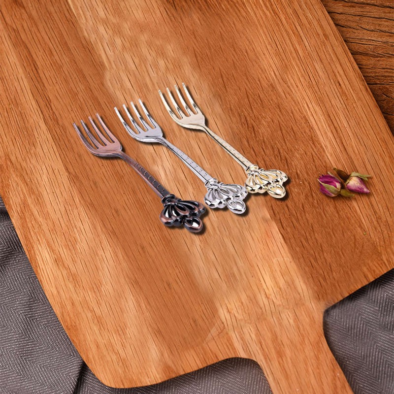 3pcs Vintage Royal Style Zinc Alloy Crown Head Fruit Fork Set