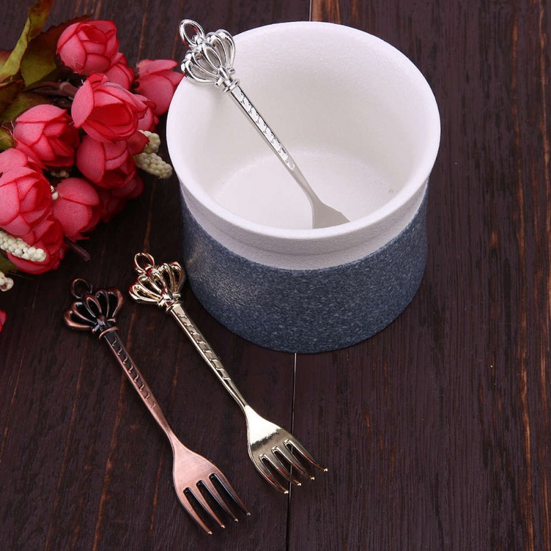 3pcs Vintage Royal Style Zinc Alloy Crown Head Fruit Fork Set
