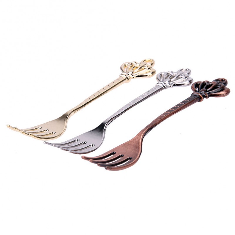 3pcs Vintage Royal Style Zinc Alloy Crown Head Fruit Fork Set